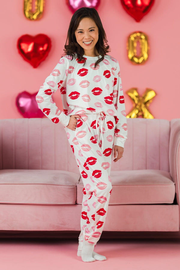Mom & Me - White Lipstick Kiss Pajamas